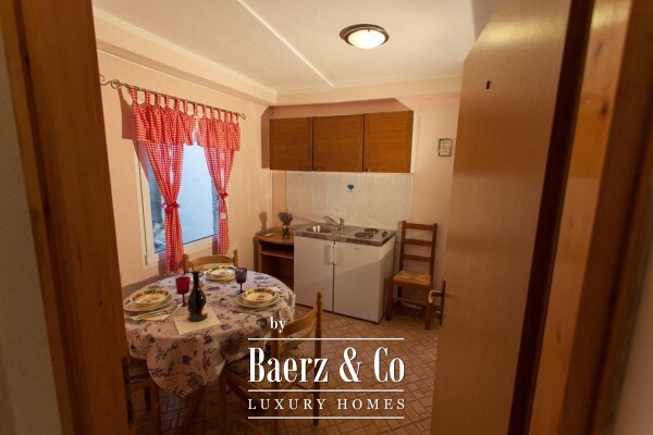 photo 14 Cres, house with a restaurant, apartments and private parking - 200 m from the sea