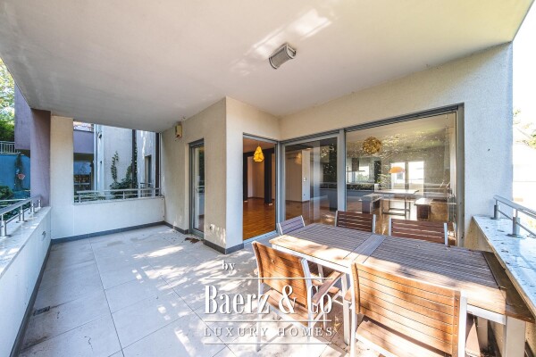 photo 9 Zagreb, Jelenovac, spacious three bedroom apartment with balcony and garden, with 2 garage, 202 m²