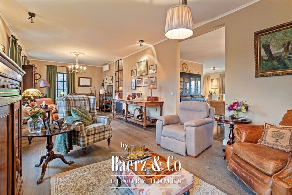 photo 16 Uitzonderlijke Duplex met zicht op kanaal, garage, carport en ruime (wijn)kelder!