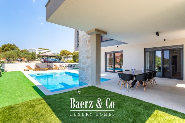 photo 4 Brodarica, modern villa with a swimming pool, 283.62 m²