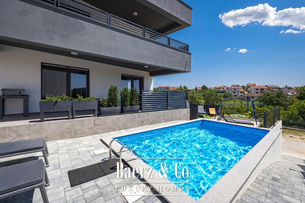 photo 2 Medulin, luxury villa with three apartments, sea view and pool, near beach